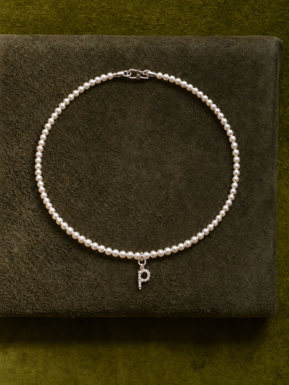 INICIÁLA perlový náhrdelník s diamantem